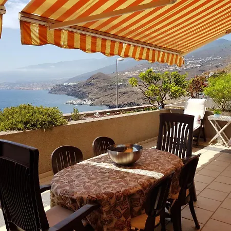 Bajo. Sea Views. Large Terrace. Appartement