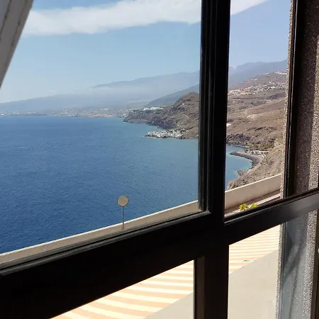 Bajo. Sea Views. Large Terrace.
