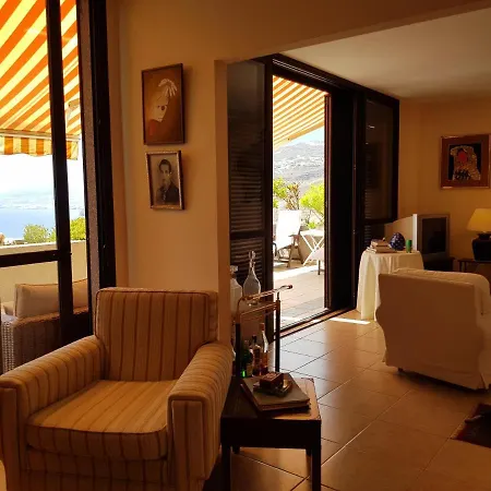 Bajo. Sea Views. Large Terrace.